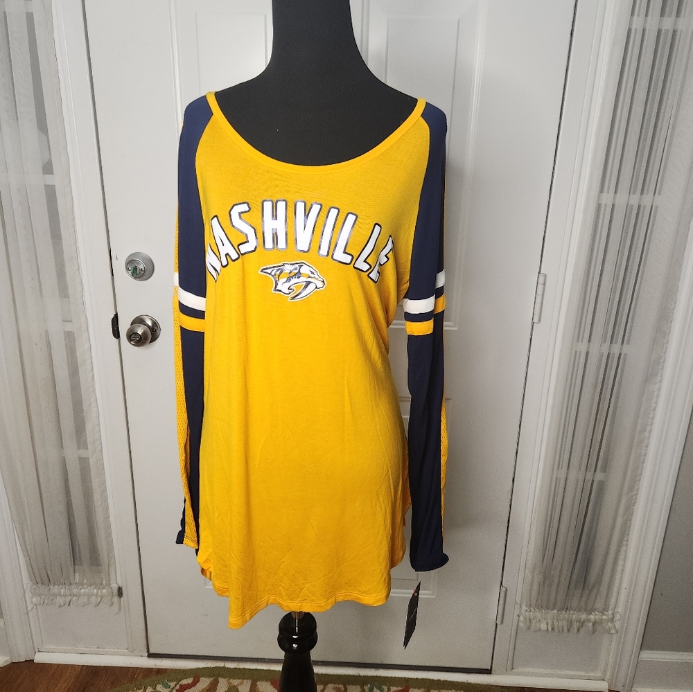 NWT NHL Nashville Predators Long Sleeve Shirt Size Medium